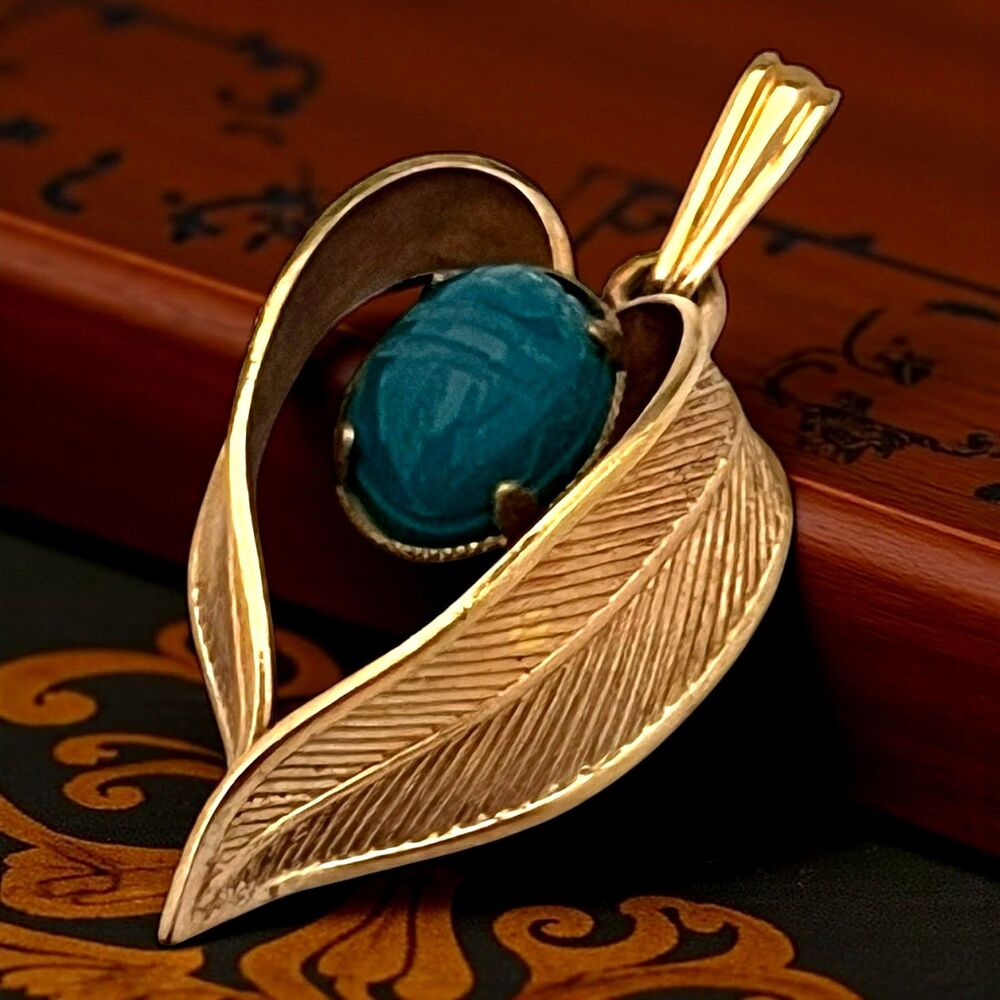 Vintage 1950s Scarab Pendant Carved Green Stone Gold Tone Egyptian Revival - 7S